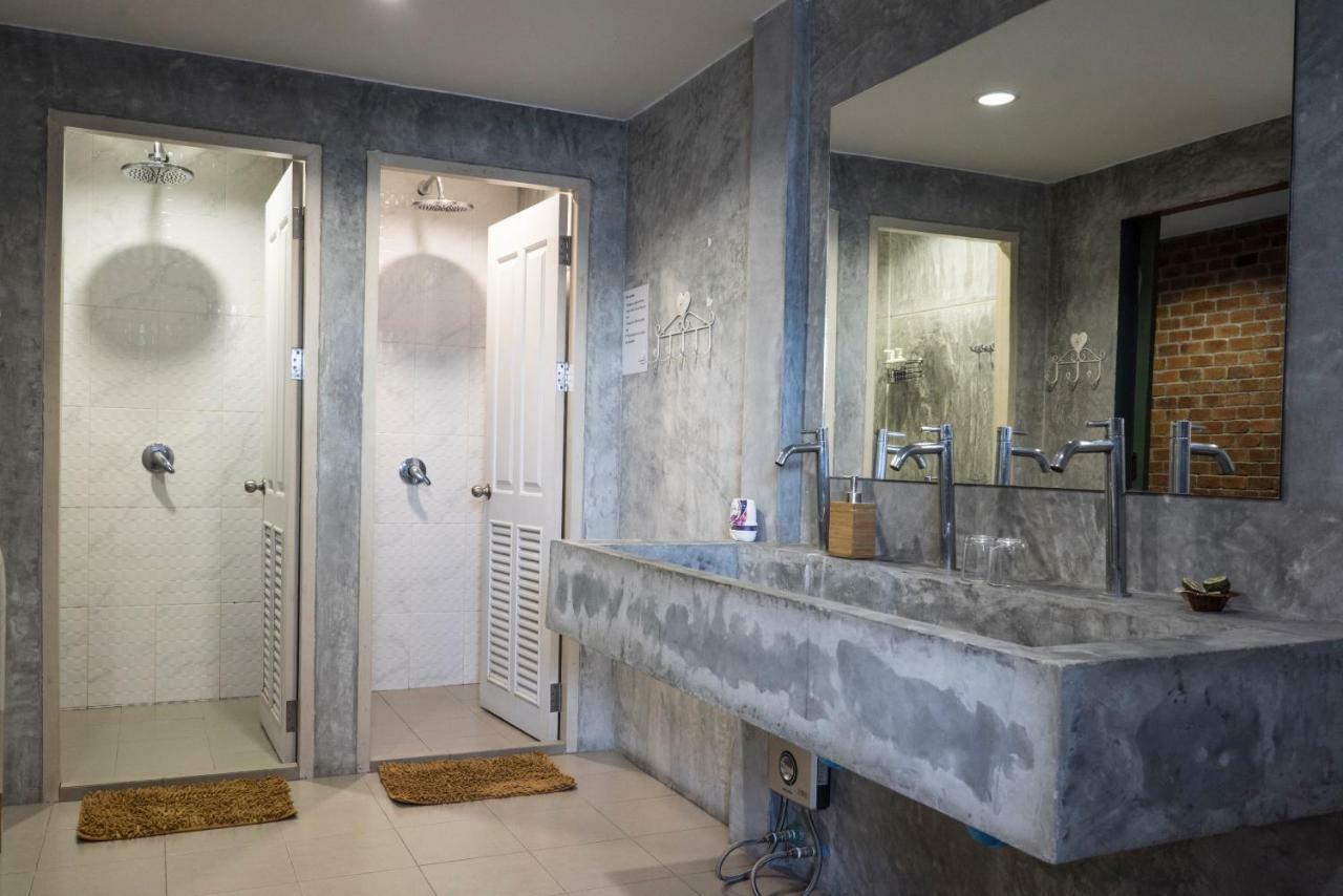 Yoo Yen Pen Sook Hostel Банкок Екстериор снимка